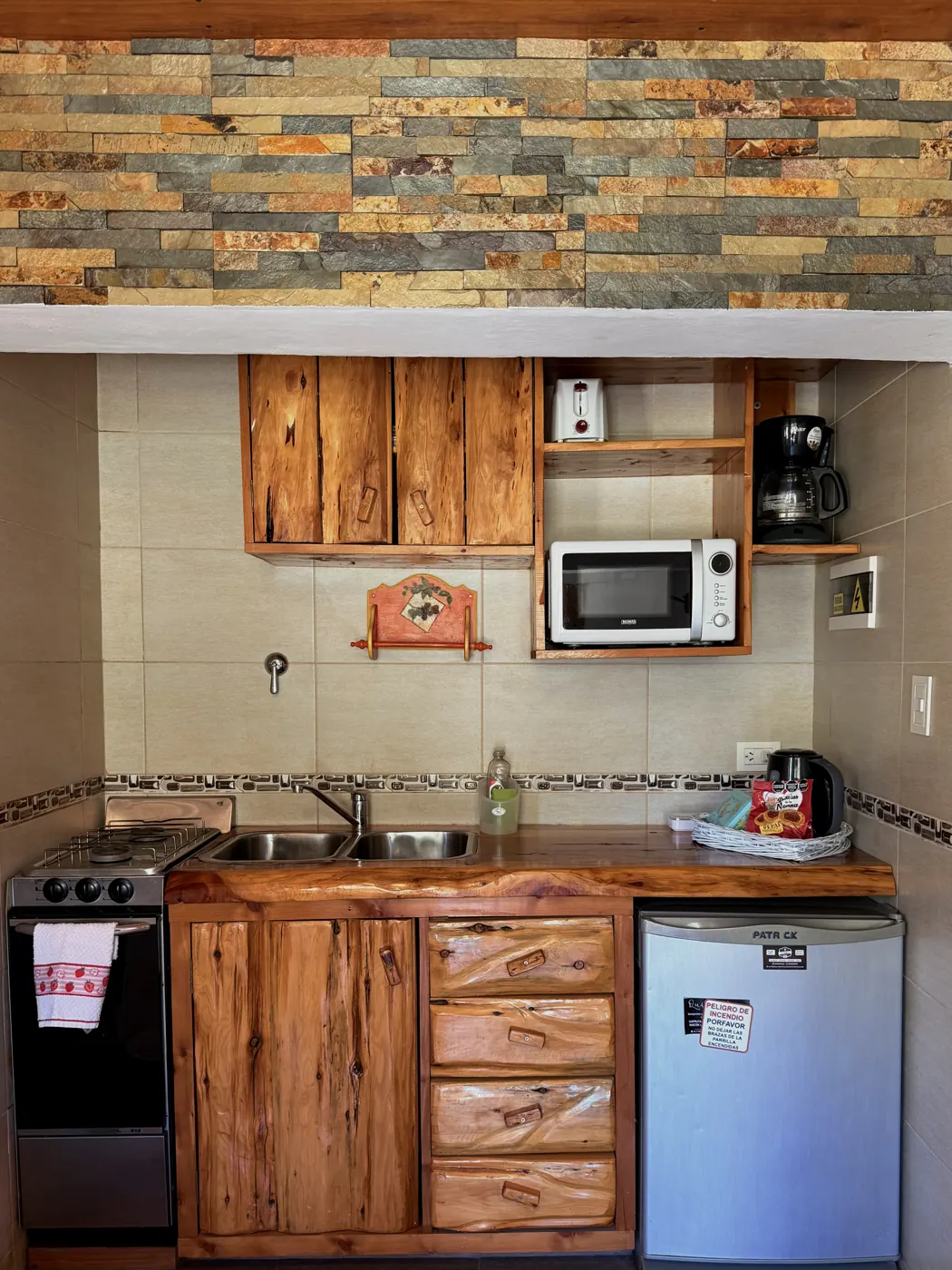 Cocina equipada de la cabaña Amulen con microondas
